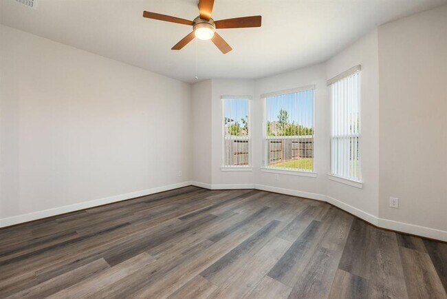 Building Photo - 20914 Kadefield Dr