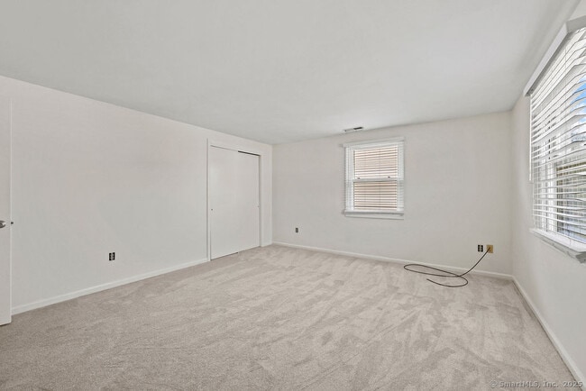 Building Photo - 8 Allspice Ln