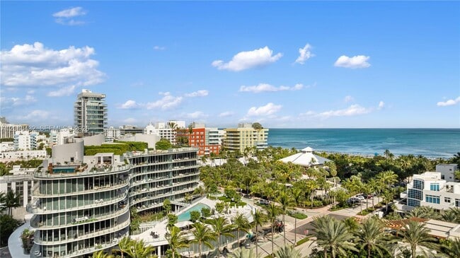 Building Photo - 300 South Pointe Dr