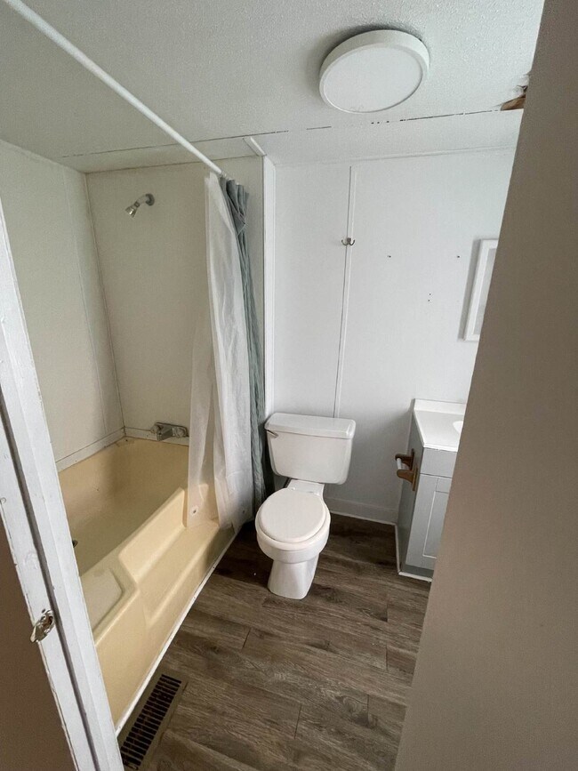 Building Photo - Handyman Special Mobile Home – Affordable Ownership Opportunity