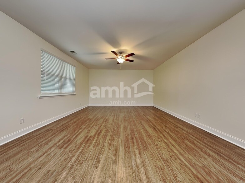 Building Photo - 16 Cherry St