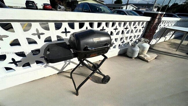 Building Photo - 400 SE 3rd Ave