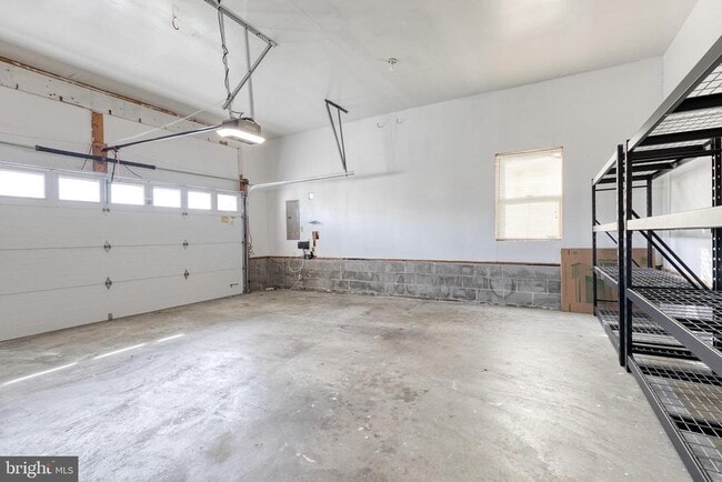 Building Photo - 1577 Loring Ct