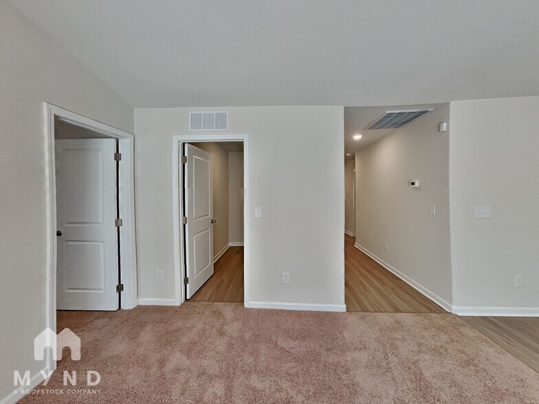 Building Photo - 380 Taverners Ln