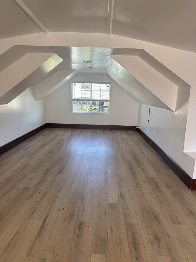 Building Photo - 10526 Sisters Ct