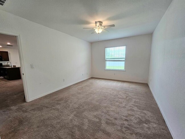 Building Photo - 3050 Beacon Dr