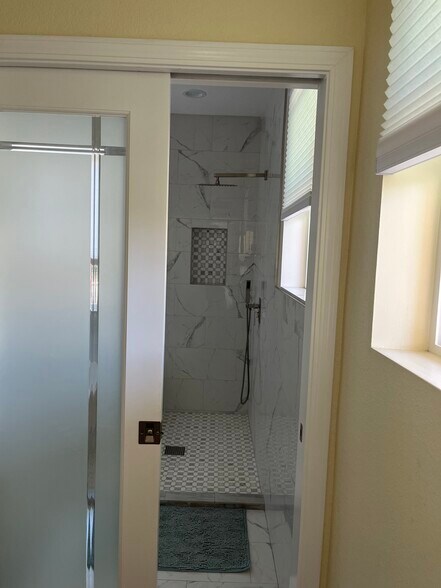 Building Photo - 6086 Palomar Cir