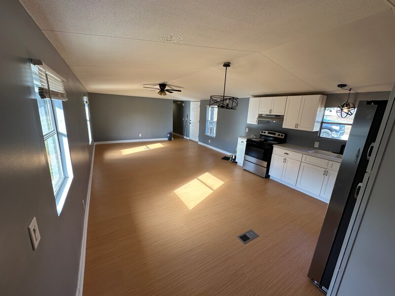 Building Photo - 208 Trotters Way