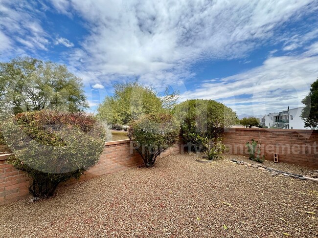 Building Photo - 1697 N Rio Yaqui