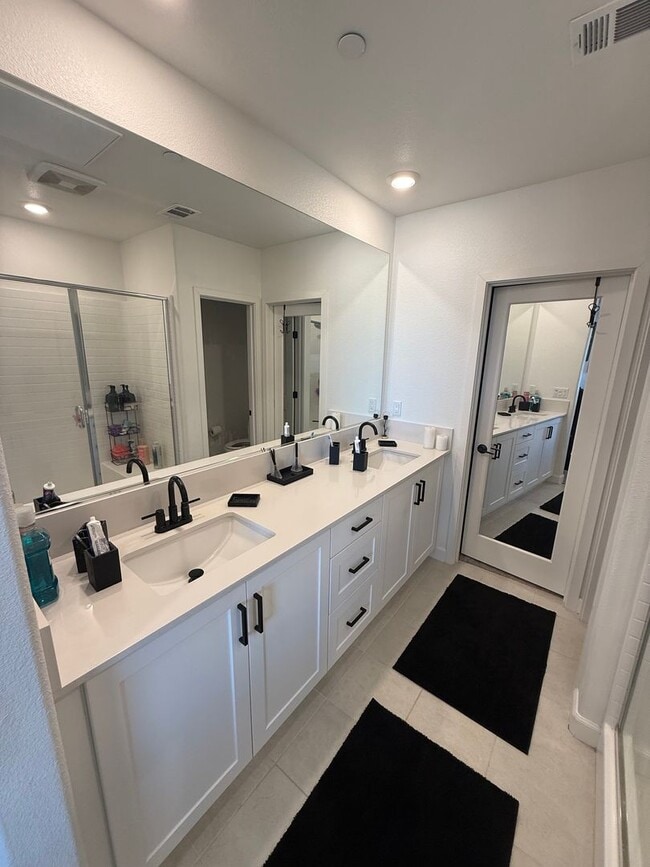 Building Photo - New Construction Town Home