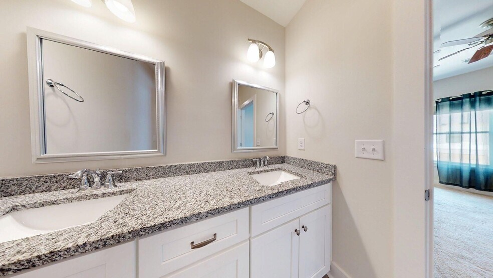Building Photo - Owens Crossing Townhome