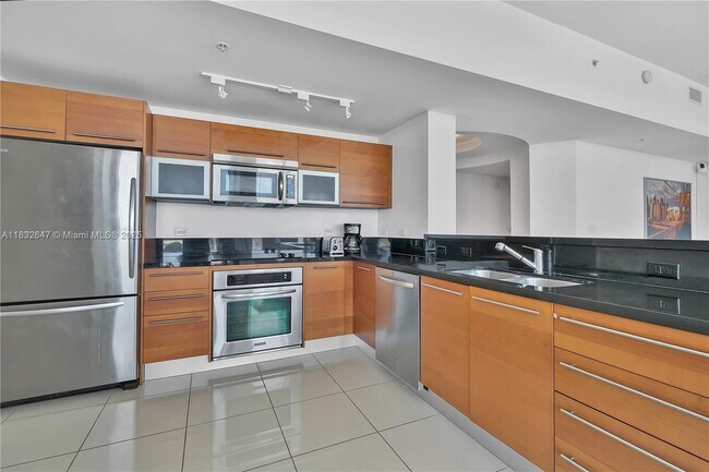 Primary Photo - 244 Biscayne Blvd