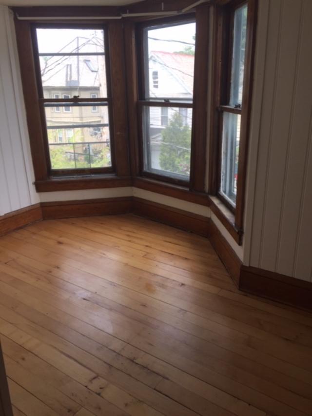 Building Photo - 45 Isham St