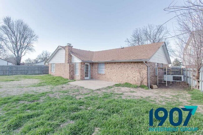 Building Photo - Spacious 4-Bedroom Home in Moore – Stylish Updates & Great Layout!