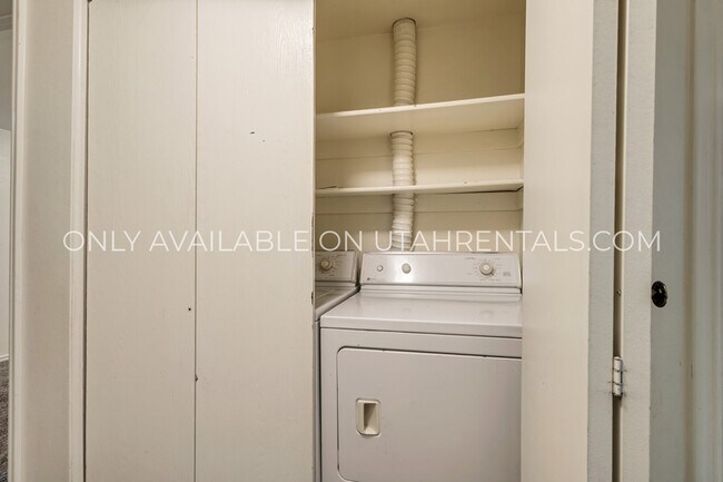 Building Photo - 1671 Hickory Ln