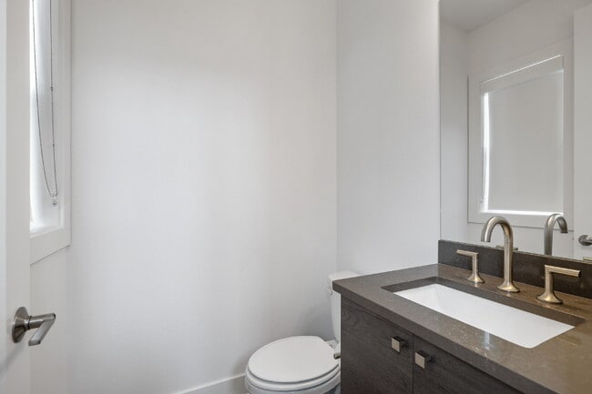 Building Photo - Modern Luxury Living in the Heart of Kirkland- Available for RENT August 15th