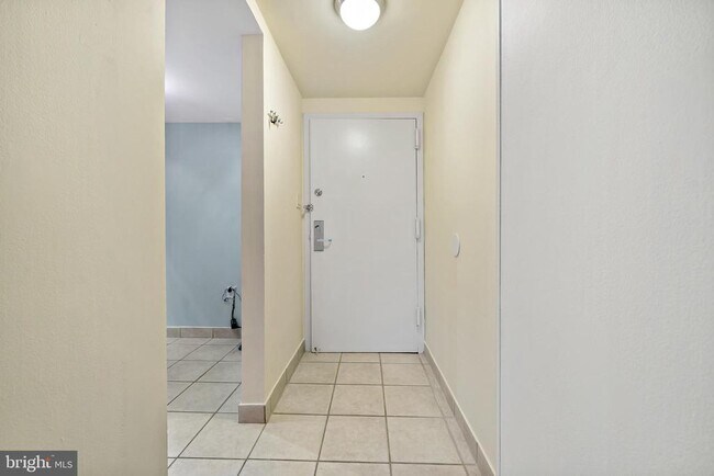 Building Photo - 2001 Hamilton St