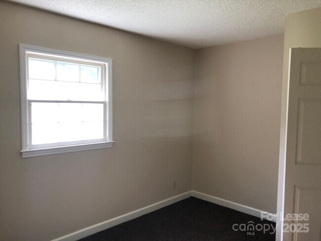 Building Photo - 829 Edgecombe Ln