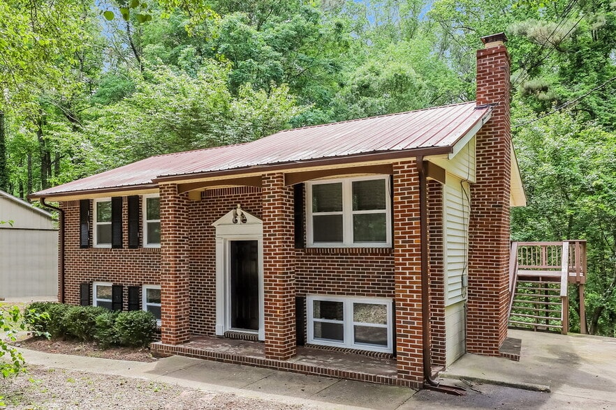 Building Photo - 2870 Valley Brook Dr SW