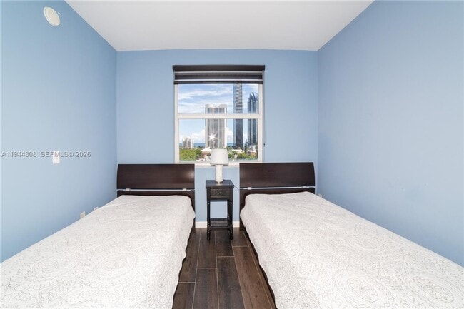 Building Photo - 17150 N Bay Rd