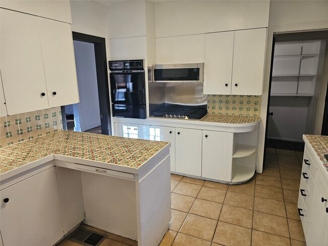 Building Photo - 811 #1 Don Diego Unit 1