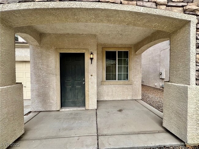 Building Photo - 1324 Sun Village Ave