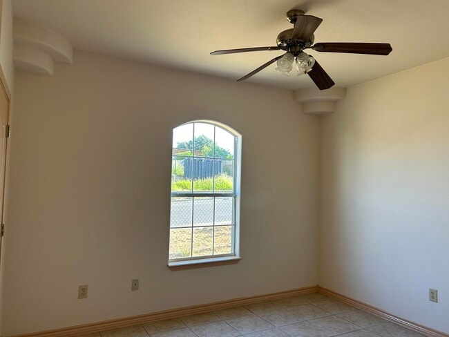 Building Photo - 2901 S Martin Ave