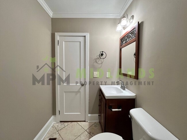 Building Photo - 2728 Holt Dr