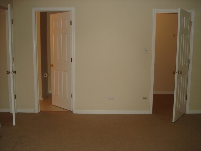 Building Photo - 727 Beaver Dr