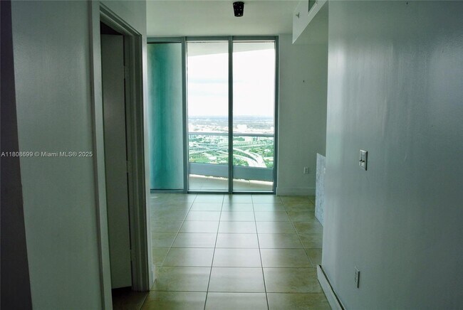 Building Photo - 900 Biscayne Blvd