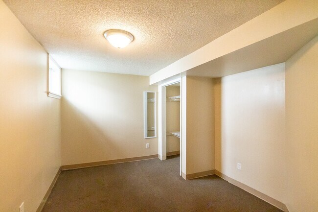Building Photo - 1526 W Jackson St