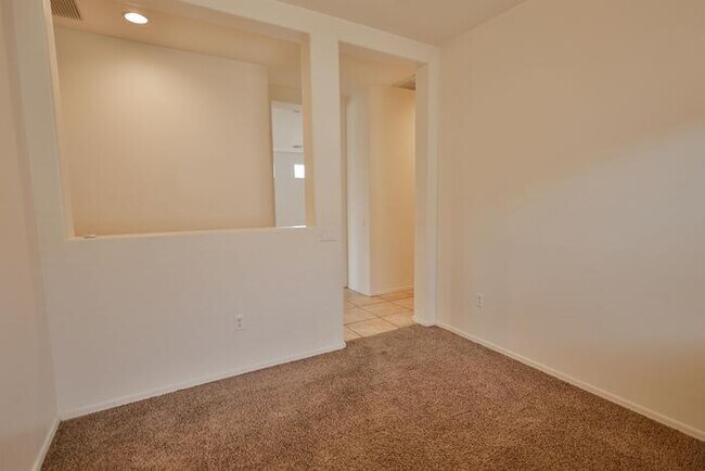 Building Photo - 831 W Calle Valenciana