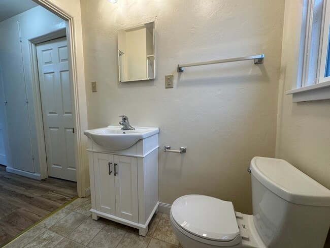 Building Photo - W Hawthorne ST