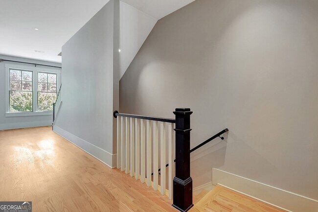 Building Photo - 10659 Serenbe Ln
