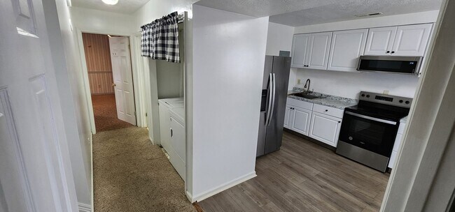 Building Photo - 2 Bedrooms Basement Penn Laird