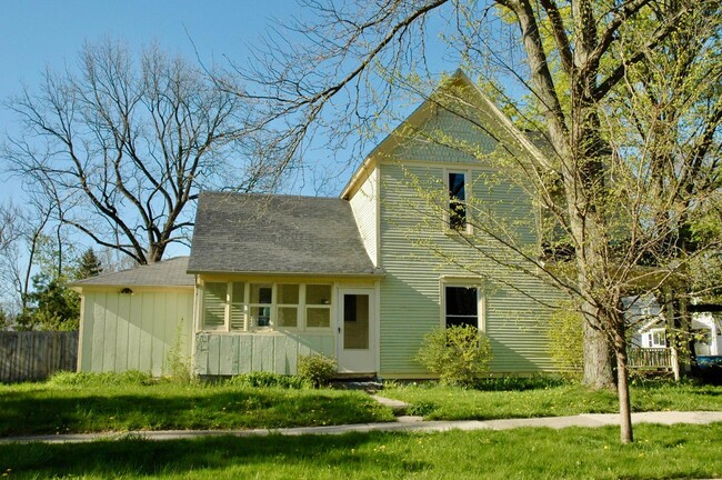 Building Photo - 1335 Ashland Ave NE