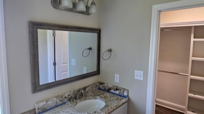 Building Photo - Knights Landing four bedroom home