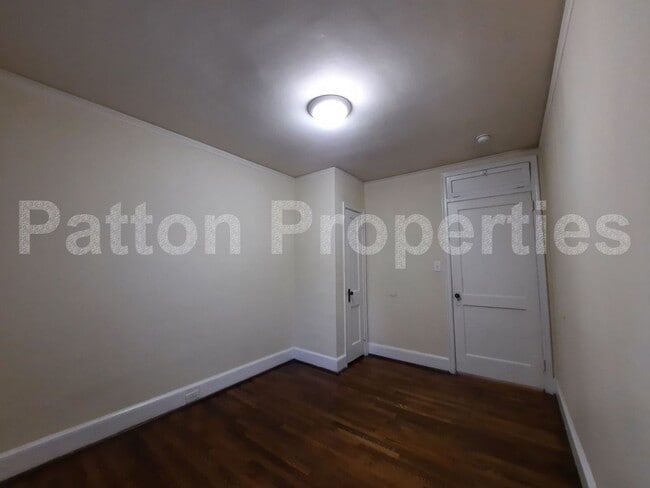 Building Photo - 711 S Holly St