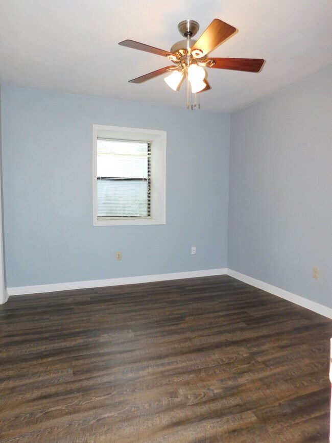 Building Photo - Great 3/2 in Ironwood Golf Course Village!