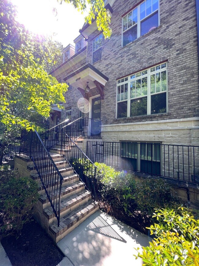 Building Photo - 4353 Parkside Pl