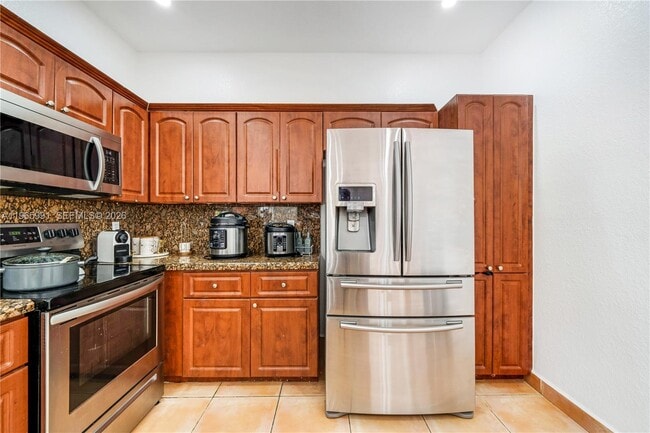 Building Photo - 1205 SE 7th Ct