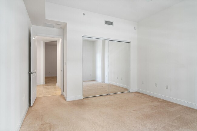 Building Photo - 801 S Olive Ave