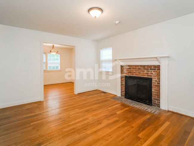 Building Photo - 332 Mendenhall Dr