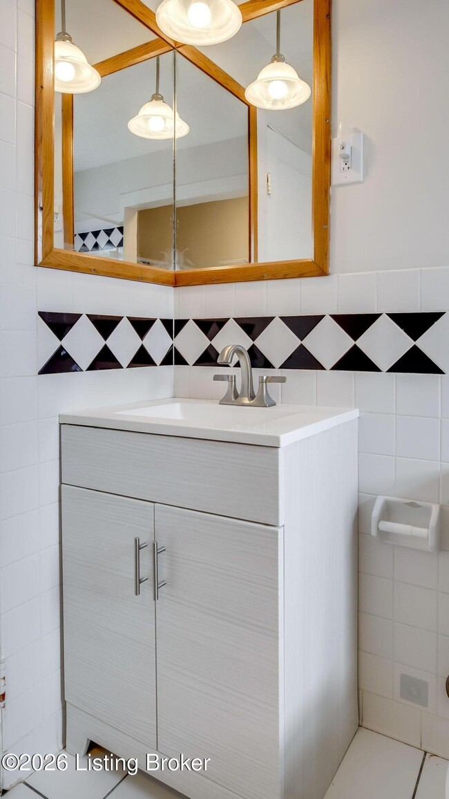 Building Photo - 3318 Van Winkle Dr