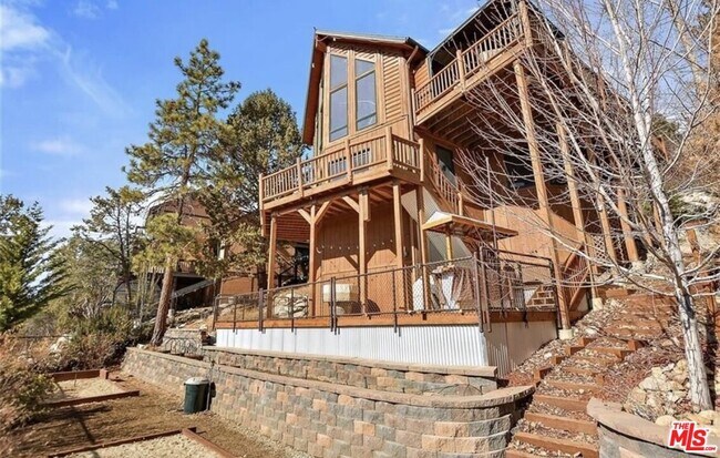 Building Photo - 1165 Green Mountain Dr