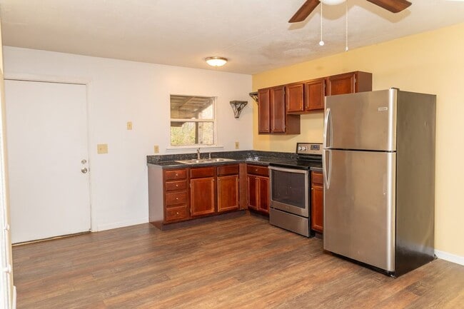 Building Photo - Budget Friendly!!