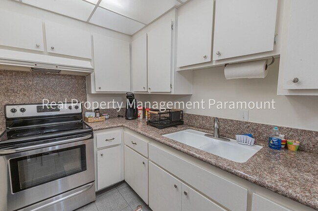 Building Photo - Amazing 2 bed 2 bath