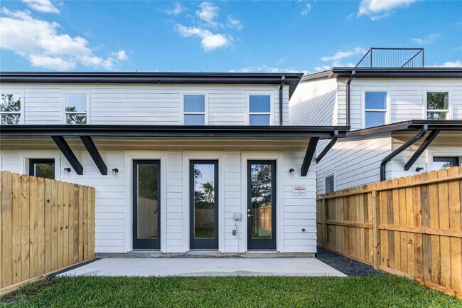 Building Photo - 5119 Briscoe St