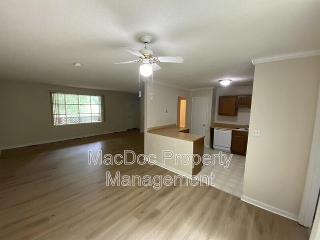 Building Photo - 104 Waverly Dr
