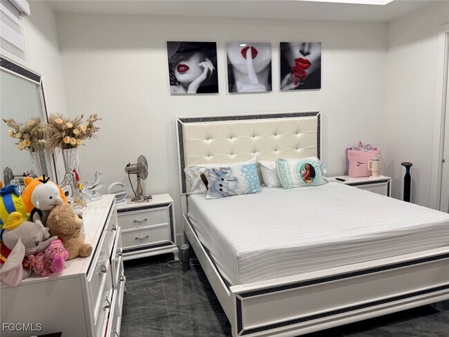 Building Photo - 423 Kismet Pkwy E